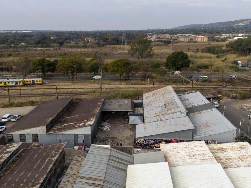 PRIME INDUSTRIAL COMPLEX WITH THREE WORKSHOPS ON CONSOLIDATED STANDS - Photo 3