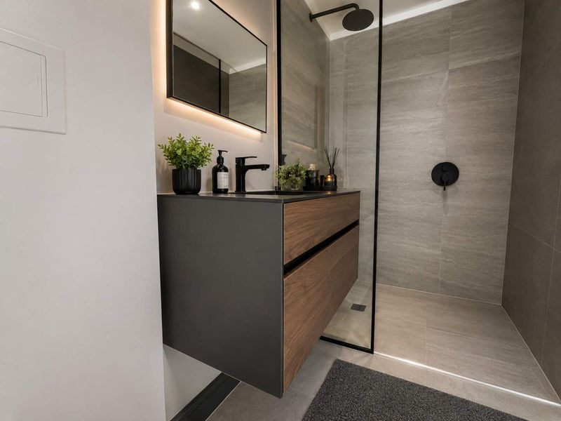 CHIC CITY LIVING - Photo 10