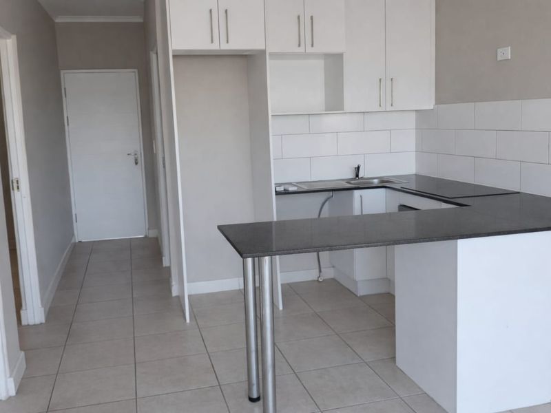 2 Bedroom Apartment For Sale in Oak Glen, Bellville - Photo 7