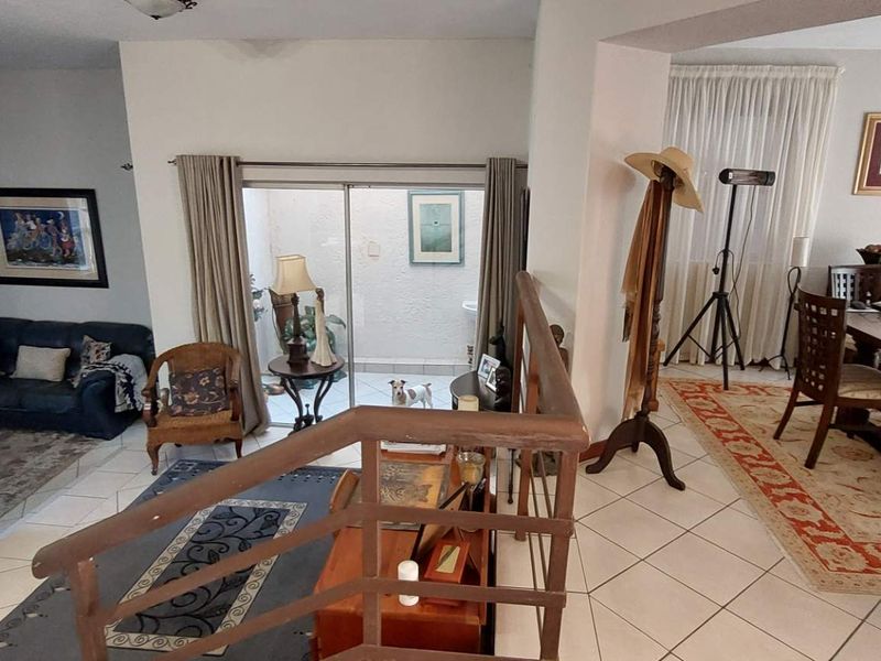 Stylidh double story estate living - Photo 3