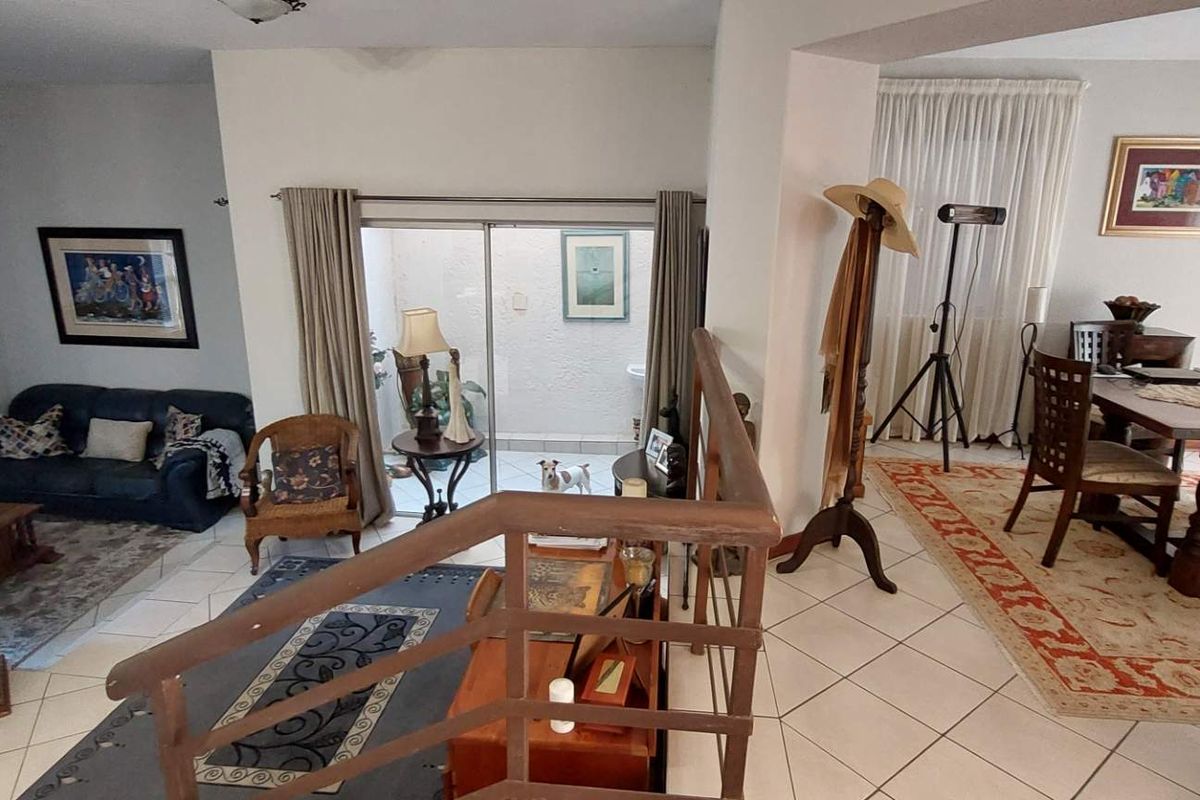 Stylidh double story estate living - Photo 3