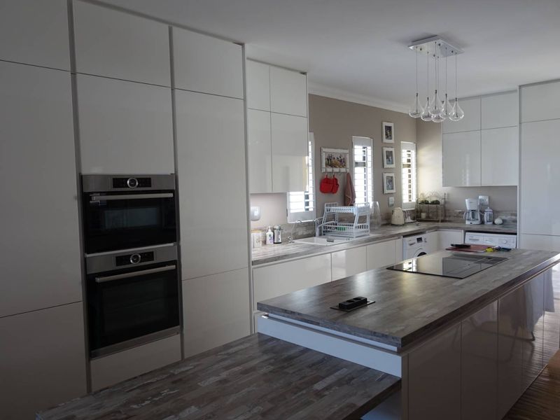 PRIME LOCATION! Seafront Ground floor apartments with view over the jetty - Photo 5