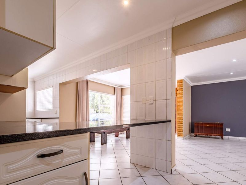 "Energy-Efficient Haven in Sunward park: Ideal for Investment or Downsizing!" - Photo 6