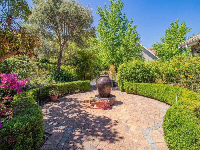 Storybook Charm In Gated Estate!! - Photo 4