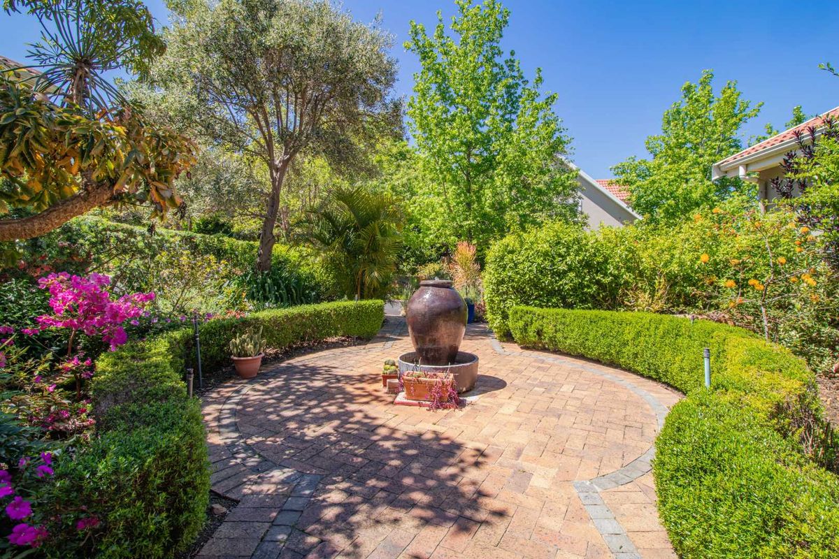 Storybook Charm In Gated Estate!! - Photo 4