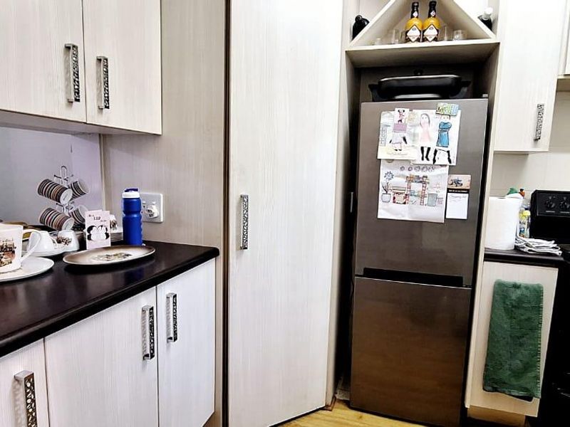 3 Bedroom Unit in South Crest with Spacious Outside Patio & Garden area - Photo 2