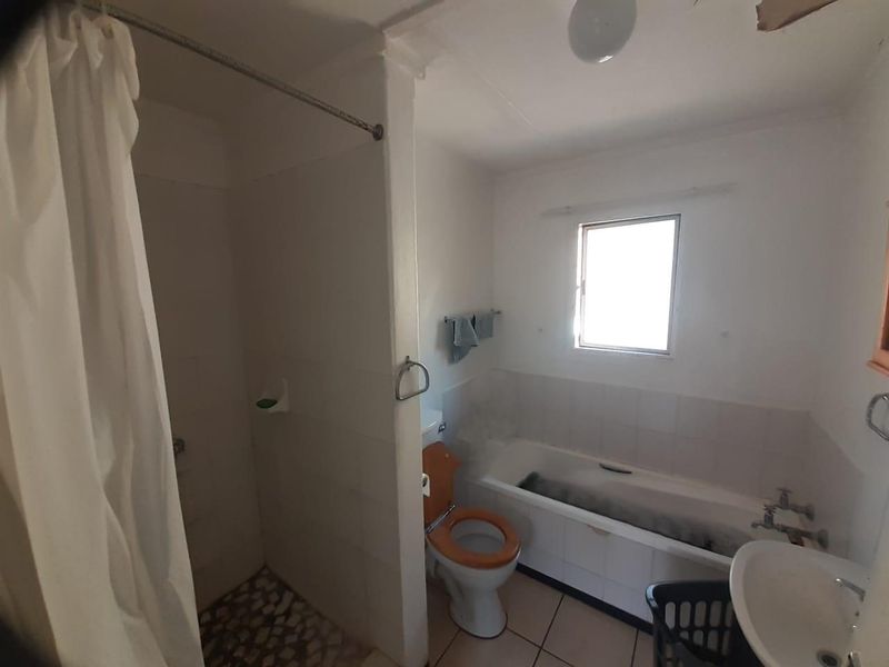 BACHELOR APARTMENT - Photo 6