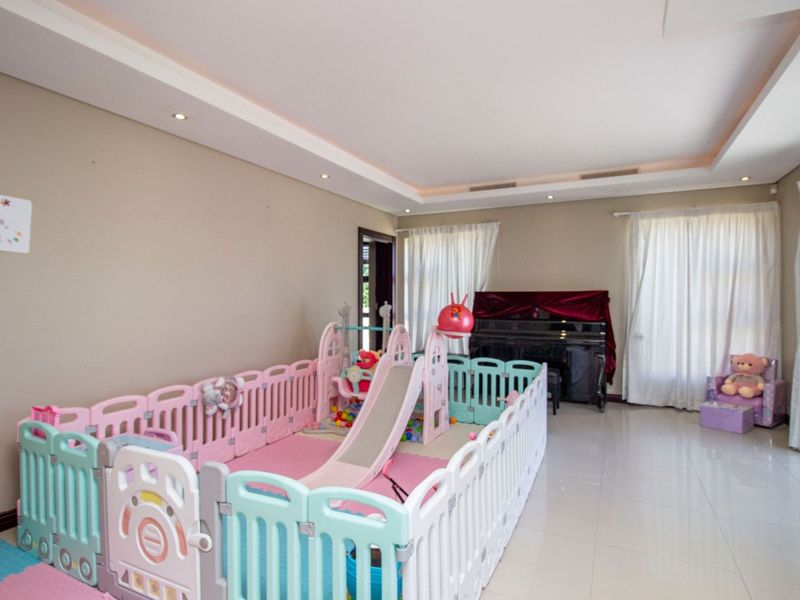 A Home of Grandeur in Plattekloof. - Photo 10