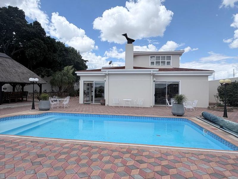✨🏡 JUST LISTED ULTRA-LUXURY LIVING IN WINDHOEK 🏡✨ VERY EXCLUSIVE - Photo 5