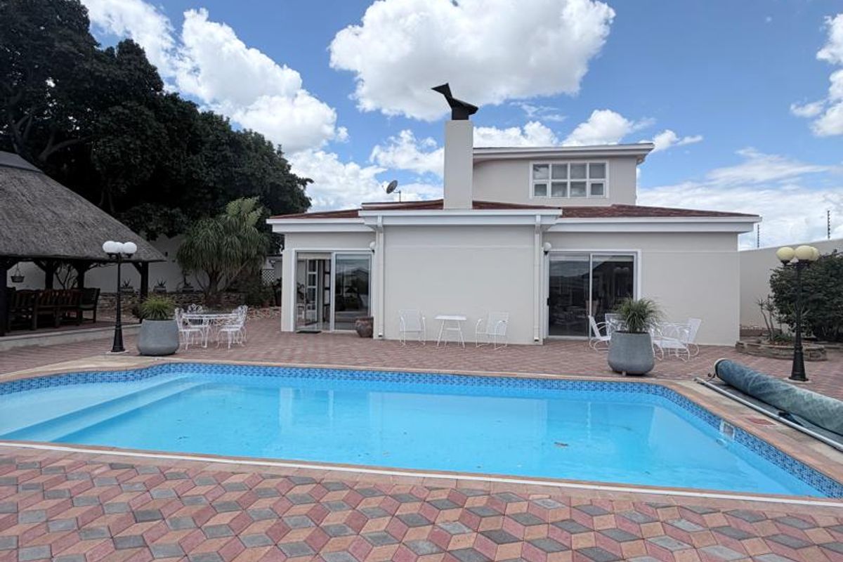 ✨🏡 JUST LISTED ULTRA-LUXURY LIVING IN WINDHOEK 🏡✨ VERY EXCLUSIVE - Photo 5