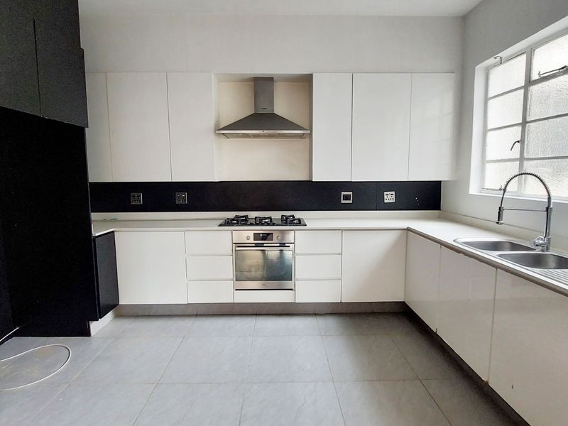 Spacious and modern, 1 bedroom, 1 bathroom apartment available in Killarney - Photo 2