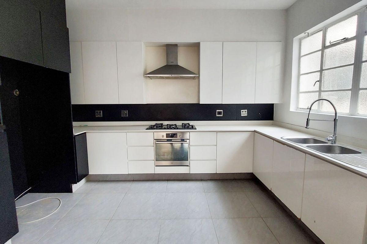 Spacious and modern, 1 bedroom, 1 bathroom apartment available in Killarney - Photo 2
