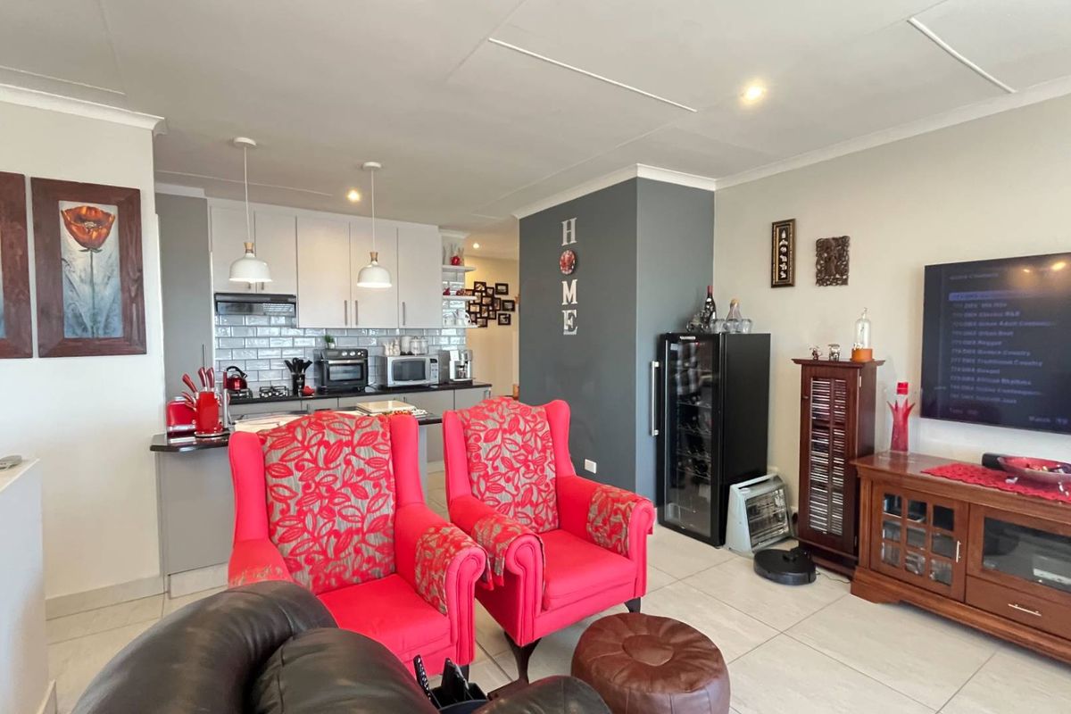 Modern Duet in Mossel Bay with Unmatched Ocean Views - Photo 3