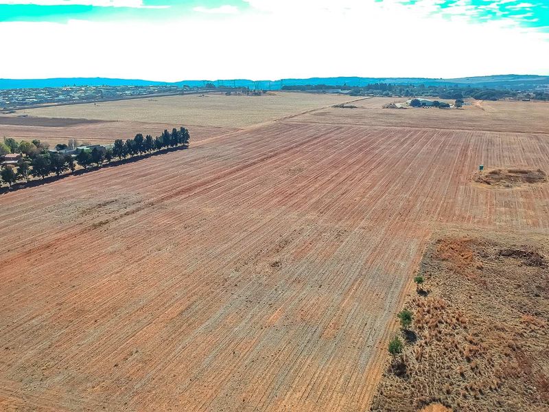 Very Large vacant stand on Garsfontein Road, close to The Hills Estate - Photo 7