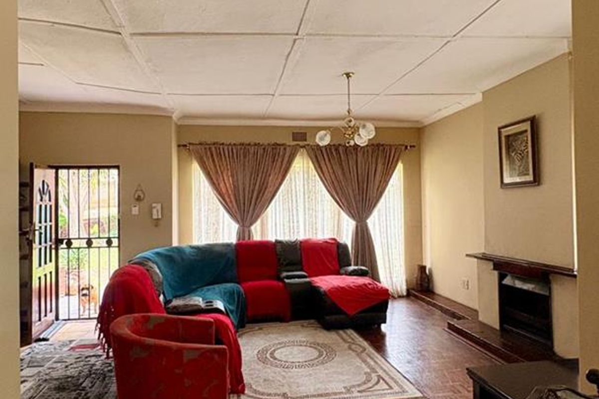 3 bedroom Home in Rembranft Park - Photo 3