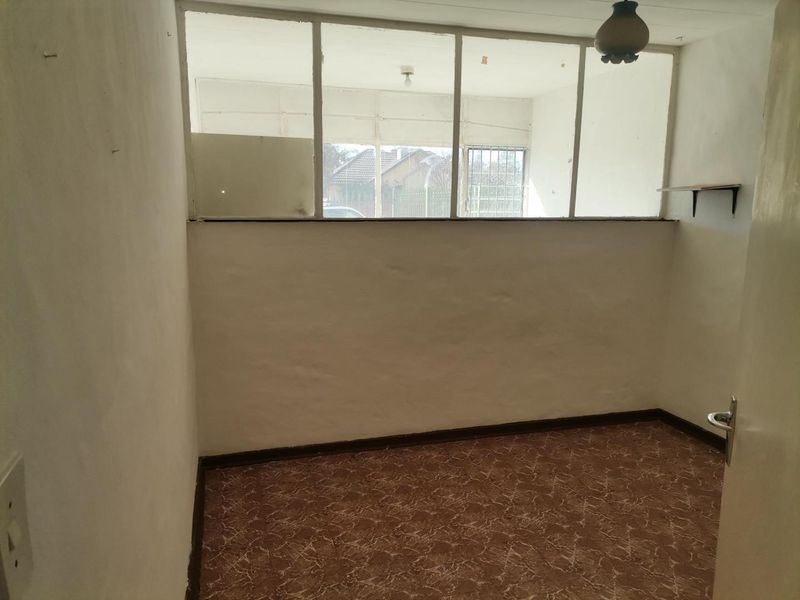 Neat 1 Bedroom Ground Floor Apartment To Let in Witpoortjie - Photo 5