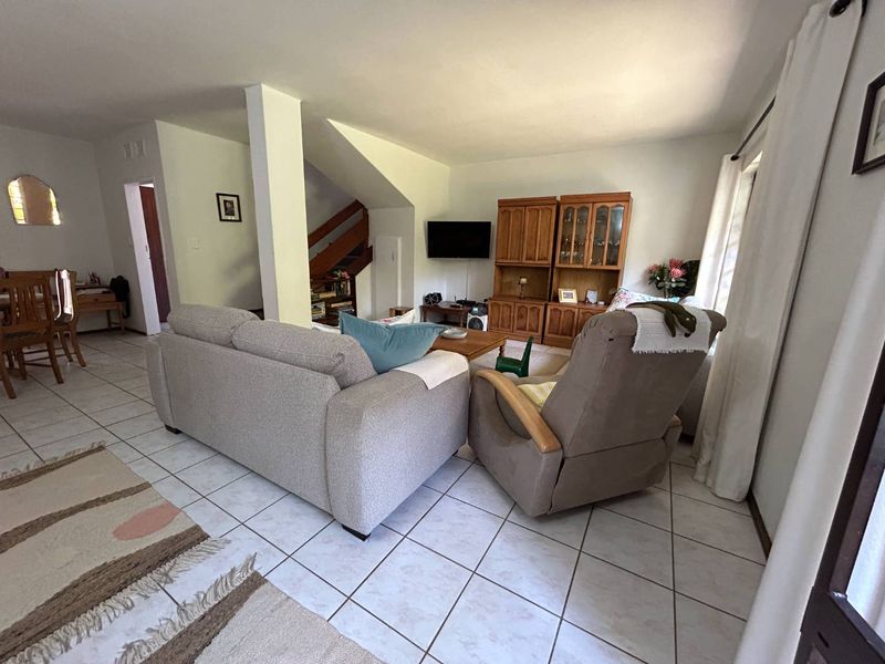 Walk to Westville Boys – Spacious 3-Bed Duplex with Private Garden & Real Family Flow - Photo 2
