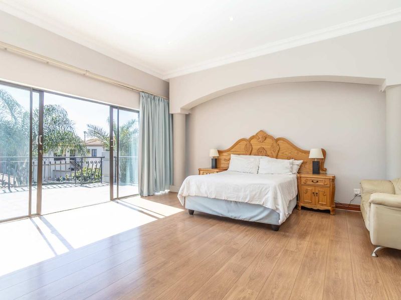 A home that welcomes you in and makes you stay! - Photo 9