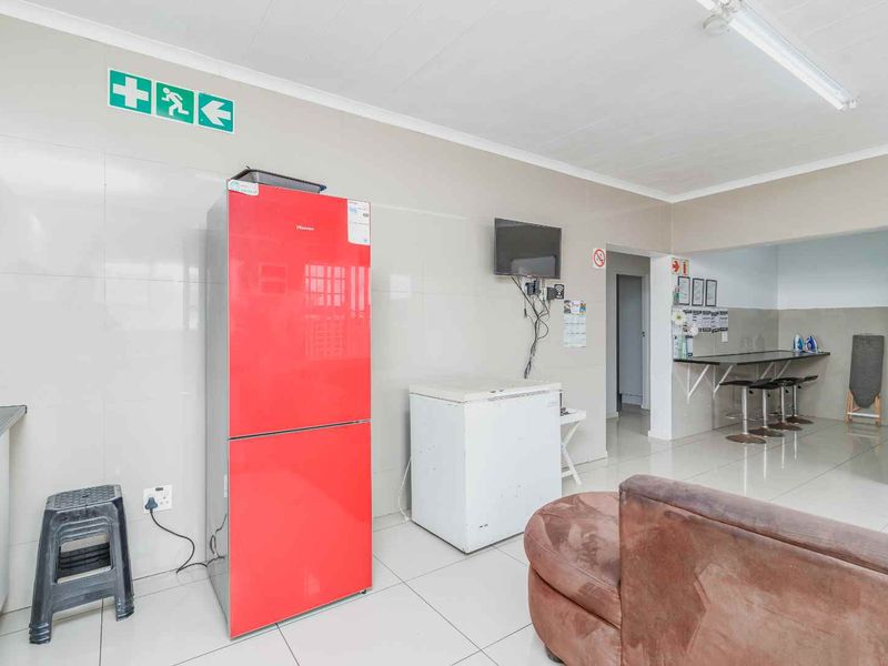 Ultimate Student Haven: 16-bedroom Student Accommodation For Sale - Photo 5