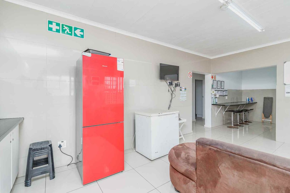 Ultimate Student Haven: 16-bedroom Student Accommodation For Sale - Photo 5