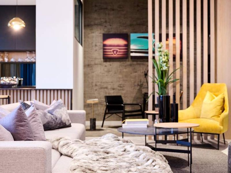 Iconic Luxury - Photo 8