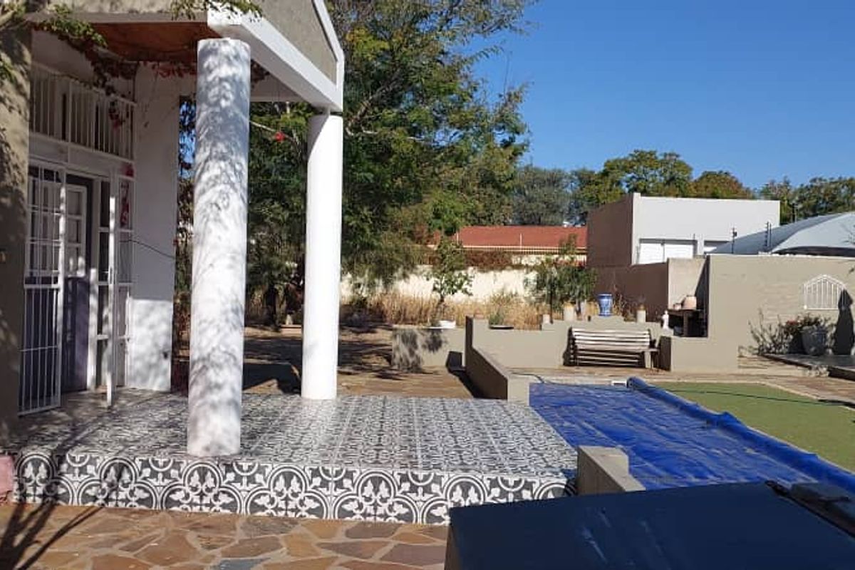 Charming Property with Versatile Spaces and Amenities - Photo 2