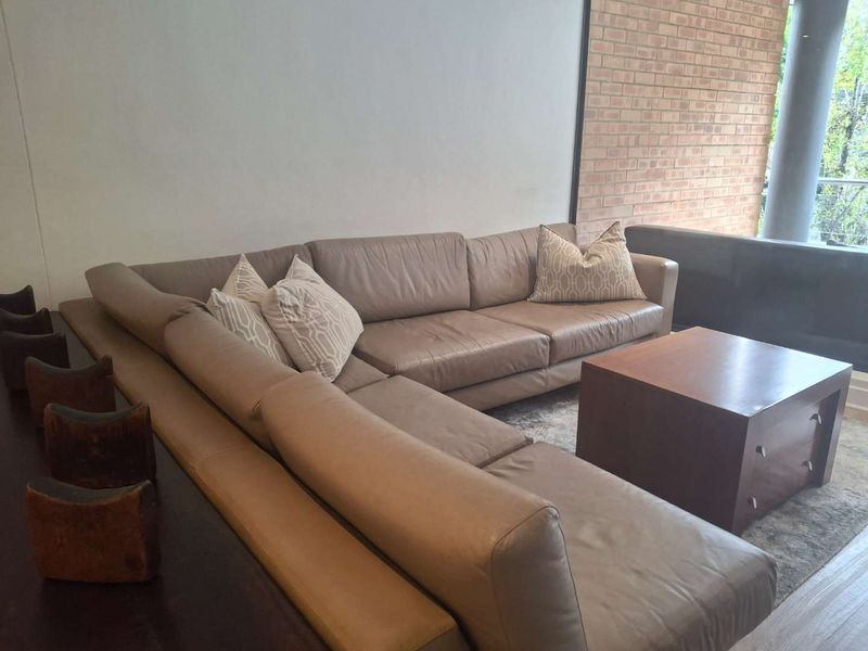 A BEAUTIFULLY FURNISHED TWO BEDROOM APARTMENT - Photo 2