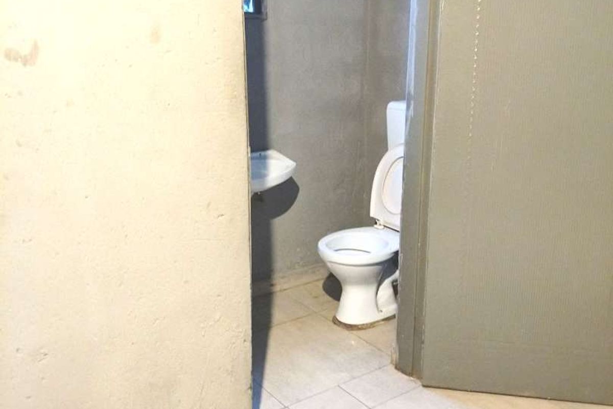 AN IVESTMENT PROPERTY FOR SALE IN BOTLENG EXT 4 - Photo 2