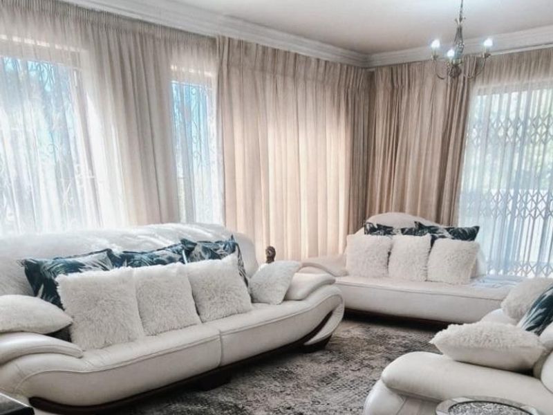 Shallcross Grandeur: A Seven-Bedroom Sanctuary of Sophistication - Photo 2