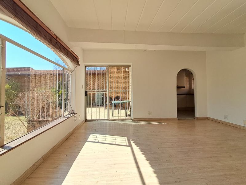 1 Bedroom Duplex Unit in Corlett Gardens - Photo 6