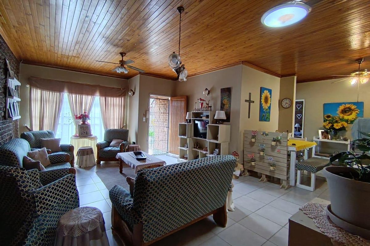 Modern Comfort Awaits: Stunning Townhouse in Pellissie - Photo 2