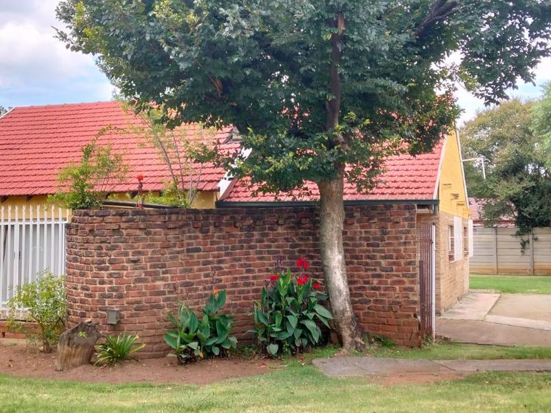 Space and Comfort 4 bedroom for sale with flatlet in Selcourt - Photo 4