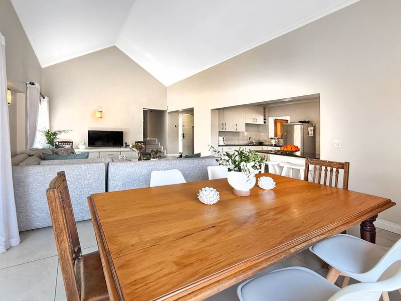 Elegant Family Home in Excellent Estate - Photo 10
