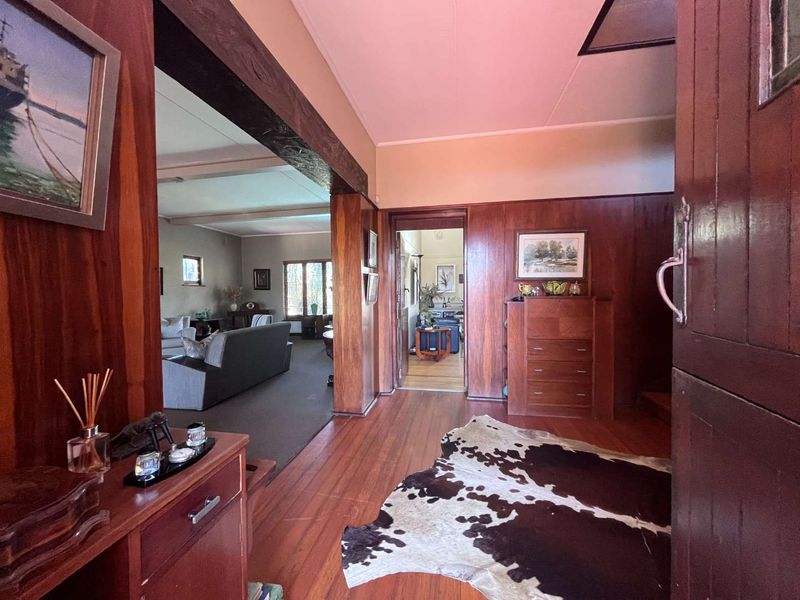 Hendra - Elegant Colonial Home Offering Space, Style & Versatile Living in Prime Durban North - Photo 2