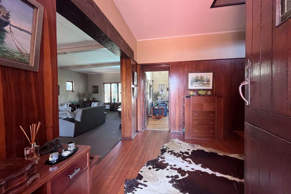 Hendra - Elegant Colonial Home Offering Space, Style & Versatile Living in Prime Durban North - Photo 2
