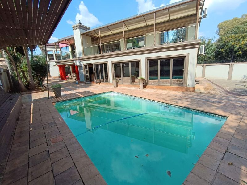 RASLOUW SECURITY ESTATE - 7 BEDROOM HOUSE - Photo 2