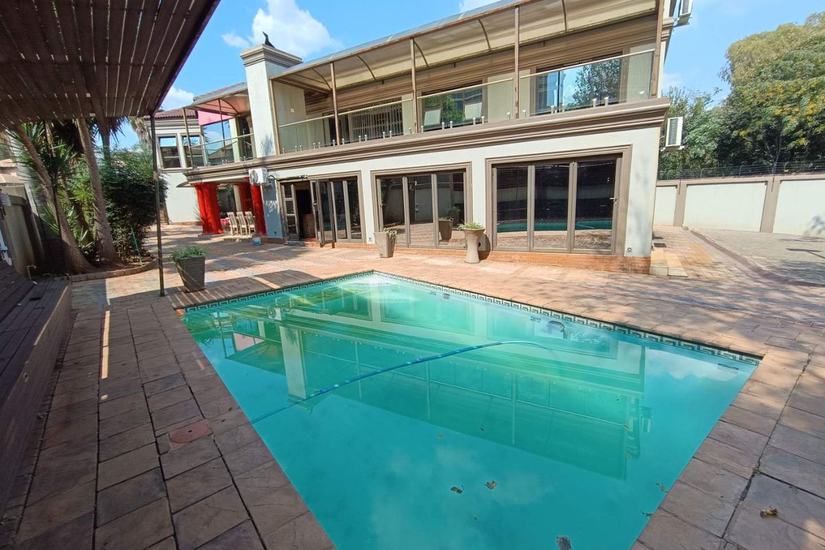 RASLOUW SECURITY ESTATE - 7 BEDROOM HOUSE - Photo 2