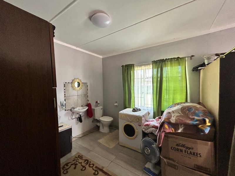 Beautiful Family Home - Photo 7