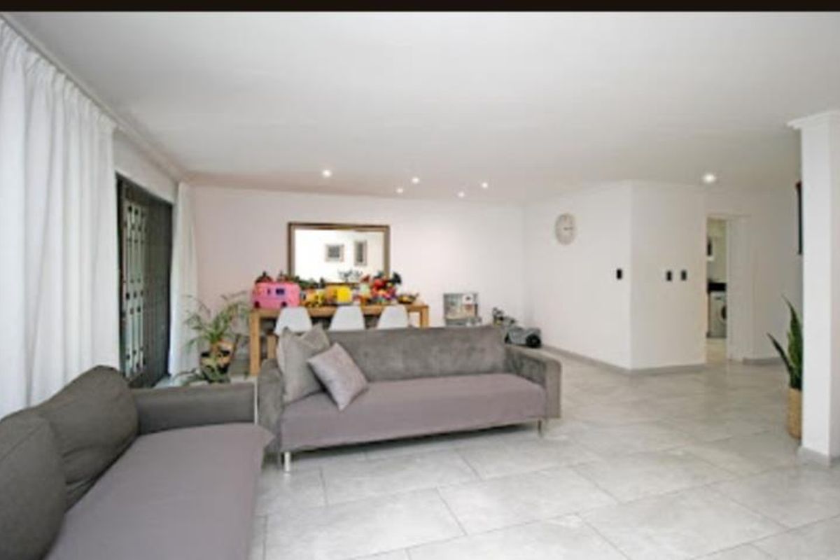 Renovated 3 bedroom Apartment in Strathavon - Photo 5