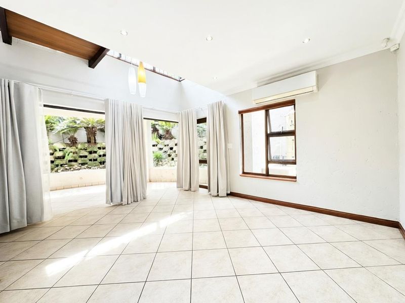 GORGEOUS 3 BEDROOM HOME FOR SALE IN THE HEART OF HYDE PARK - Photo 4