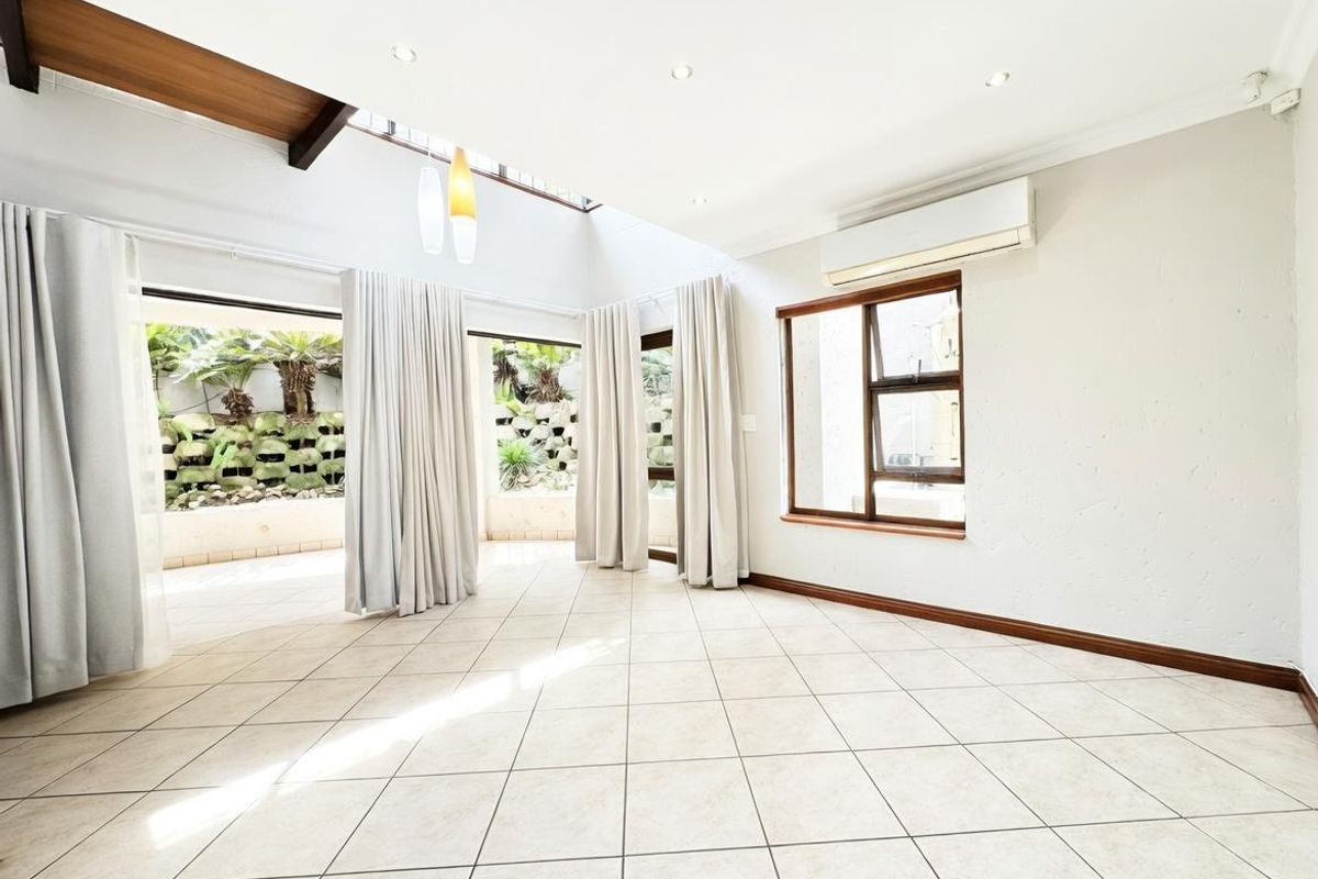 GORGEOUS 3 BEDROOM HOME FOR SALE IN THE HEART OF HYDE PARK - Photo 4