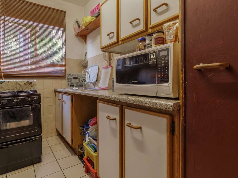 Ground-Floor unit offering three bedrooms and more - Secure complex - Photo 6