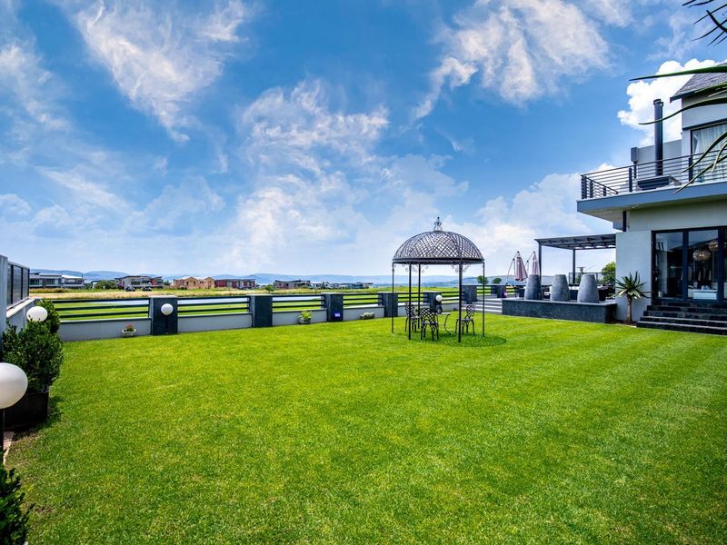 THE EPITOME OF LUXURY AND STYLE IN COPPERLEAF GOLF ESTATE - Photo 4