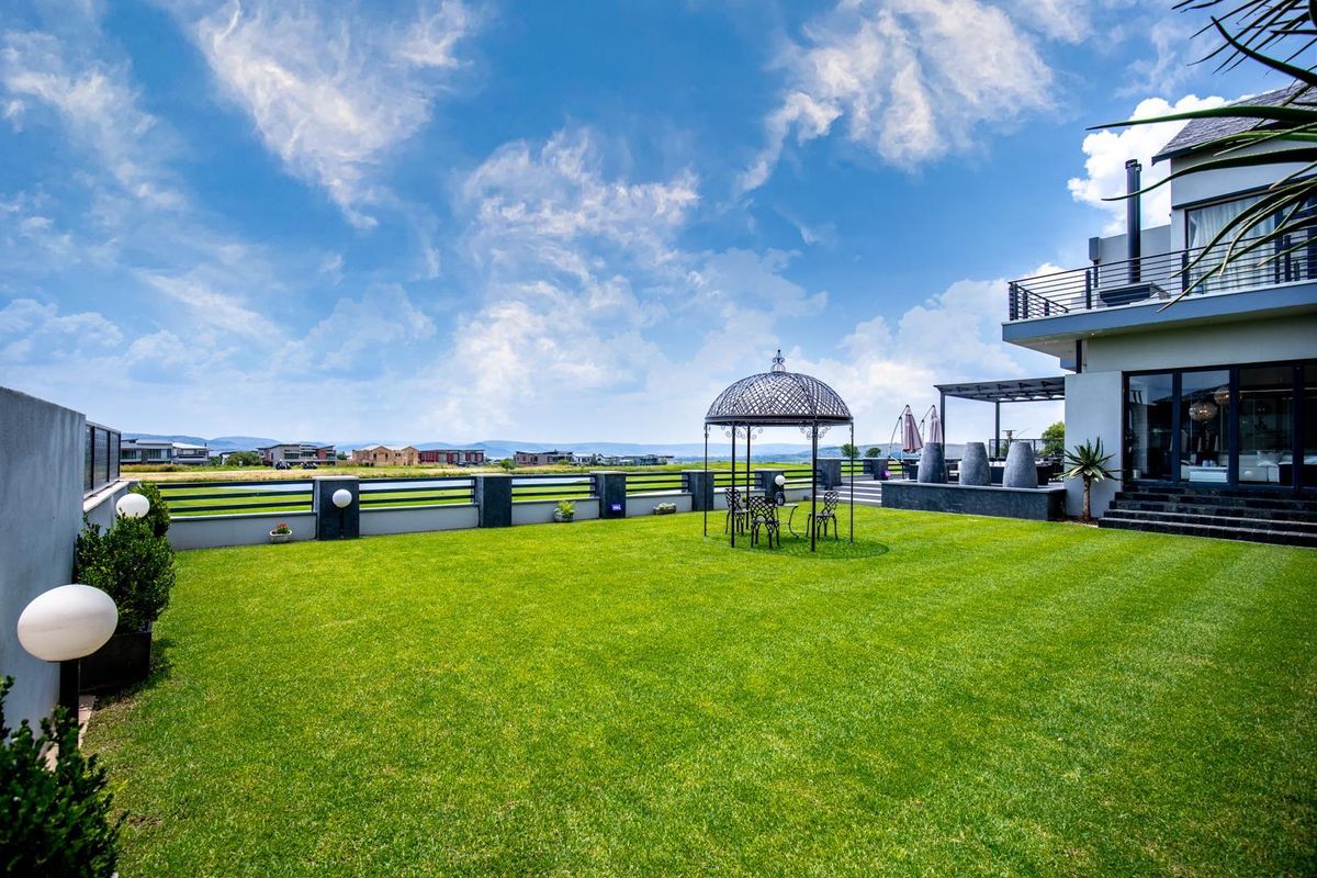 THE EPITOME OF LUXURY AND STYLE IN COPPERLEAF GOLF ESTATE - Photo 4