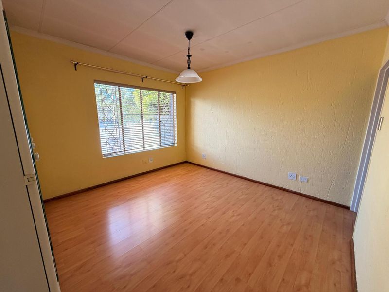 Comfort, Space & Convenience – Immaculate 2-Bedroom Townhouse with 3 Parking Bays in Sandton - Photo 10