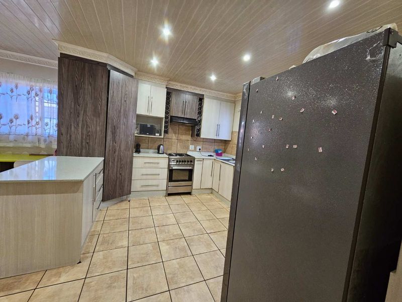 3 bedroom house in the heart of Theresapark - Photo 6