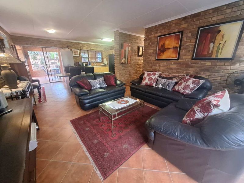 Immaculate Fully Furnished Property with Game Drive Vehicle Included - Photo 7