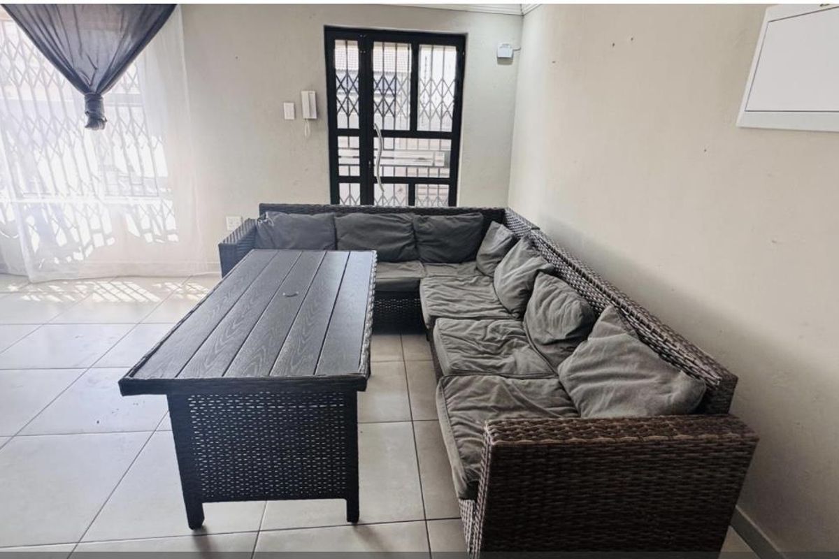 Spacious Family Living in Prime Emdo Park! - Photo 4