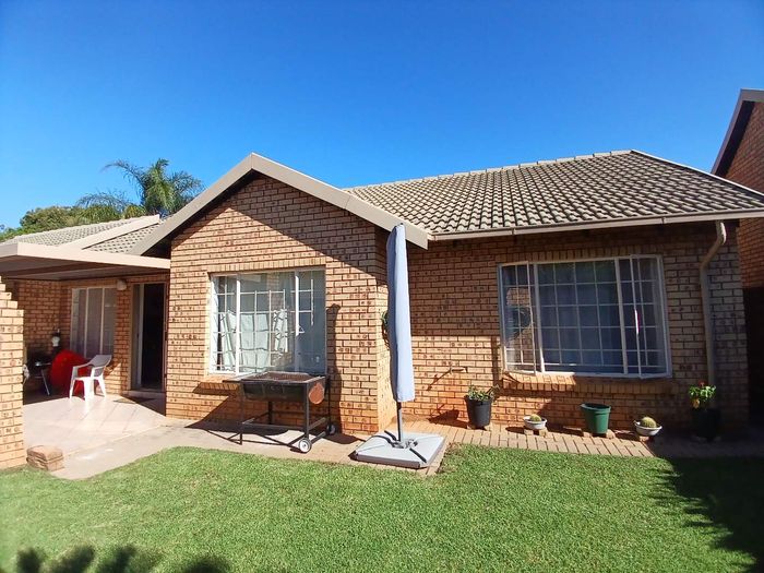 Property #2479062, Townhouse Rental Monthly in Die Wilgers