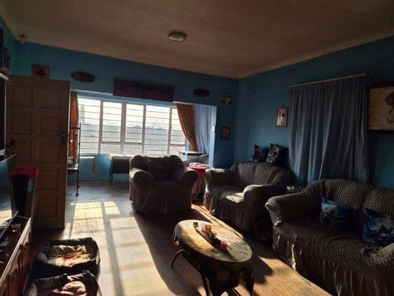 Starter Home With Harbour Views in Fynnland, Durban - Photo 2